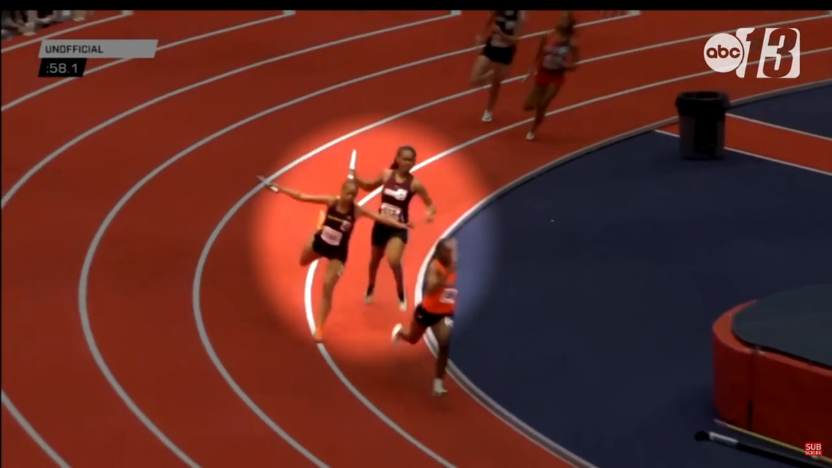 Moment incredibil la o cursă de atletism: și-a lovit adversara cu bastonul de ștafetă în cap + reacția familiei: „Nimeni nu și-a cerut scuze”