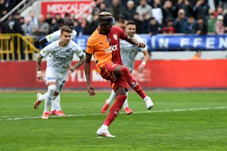 Victor Osimhen îi poate da marea lovitură lui Napoli: „Mi-a spus că merge acolo”