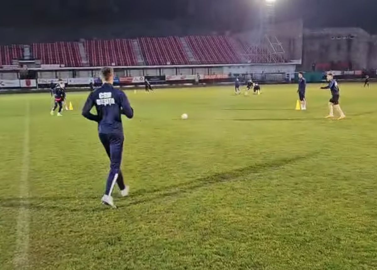 Funcționează! Clubul din Liga 2 a efectuat primul antrenament în nocturnă, urmează marele moment