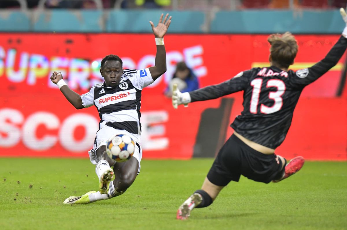 Ce s-a întâmplat pe gazon, imediat după FCSB - U Cluj » Tănase, chemat de urgență la galerie