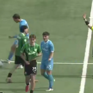 Internaționalul de juniori Troy Tomșa este eliminat și îi bagă mâinile în gât arbitrului