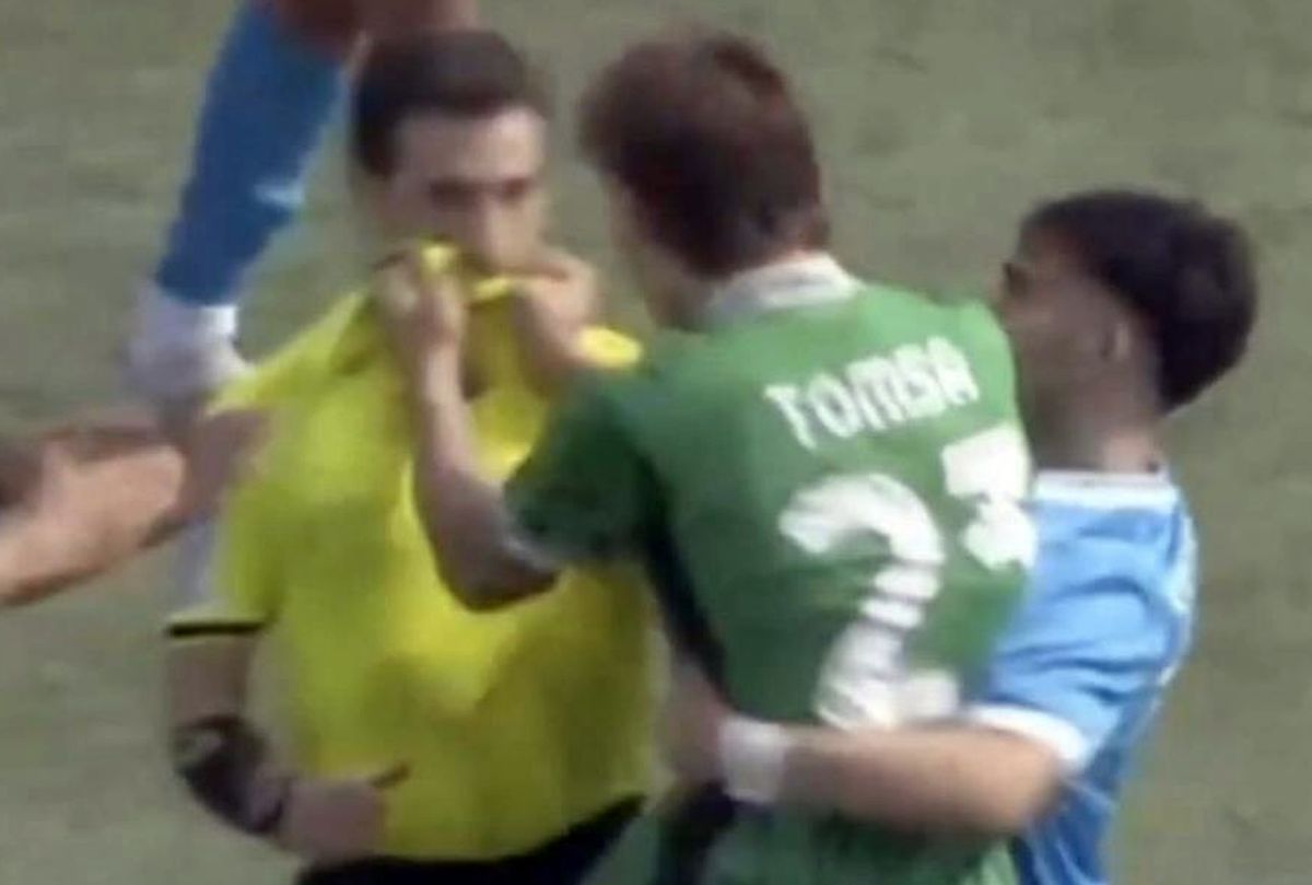 Ganea 2.0! Scene scandaloase cu internaționalul român » La 18 ani, i-a băgat mâinile în gât arbitrului! Clubul anunță măsuri severe