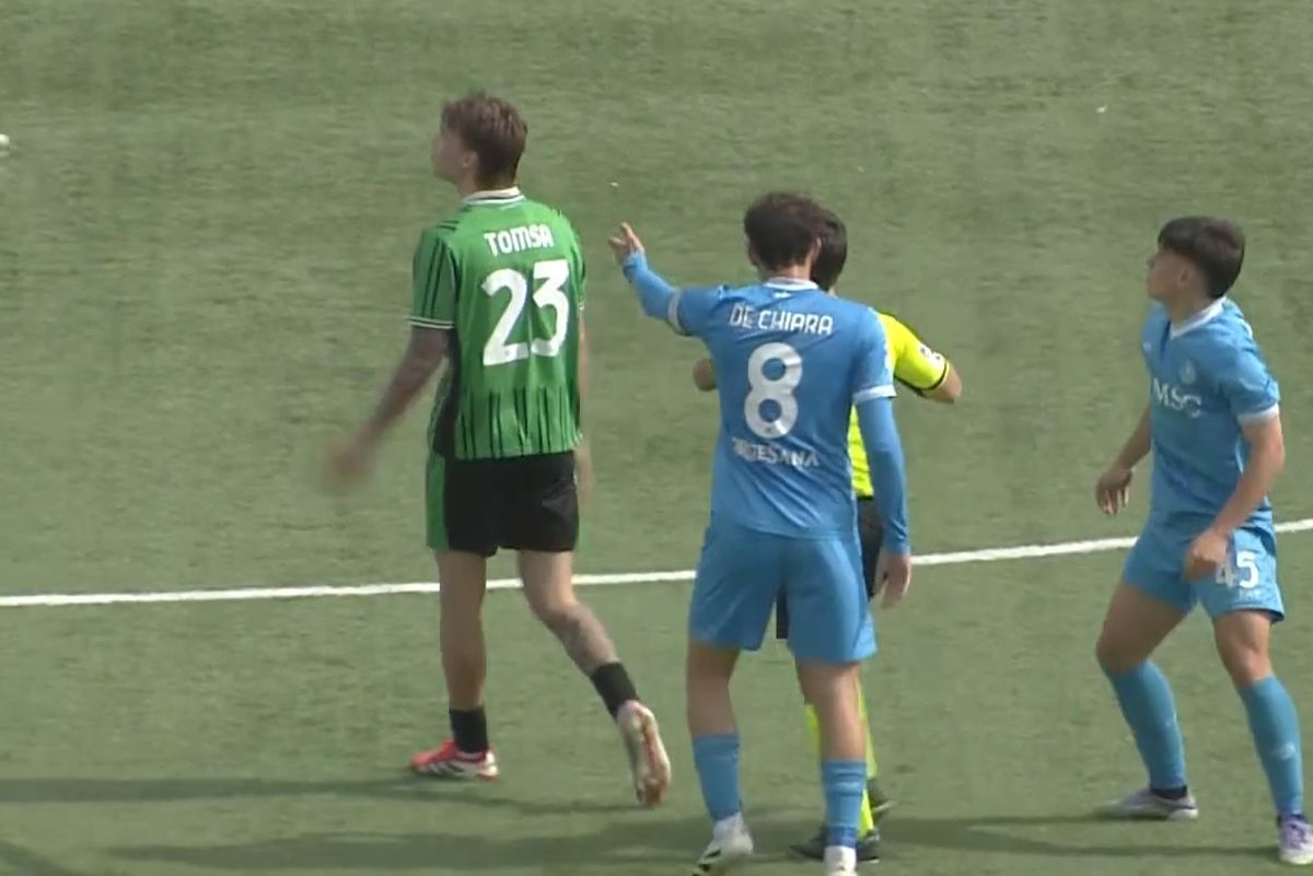 Internaționalul de juniori Troy Tomșa este eliminat și îi bagă mâinile în gât arbitrului