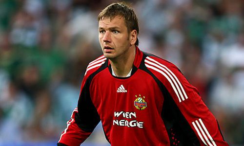 Georg Kocha a jucat 514 meciuri la zece cluburi din Germania, Austria, Olanda și Croația