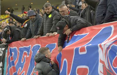 Ce s-a întâmplat pe gazon, imediat după FCSB - U Cluj » Tănase, chemat de urgență la galerie