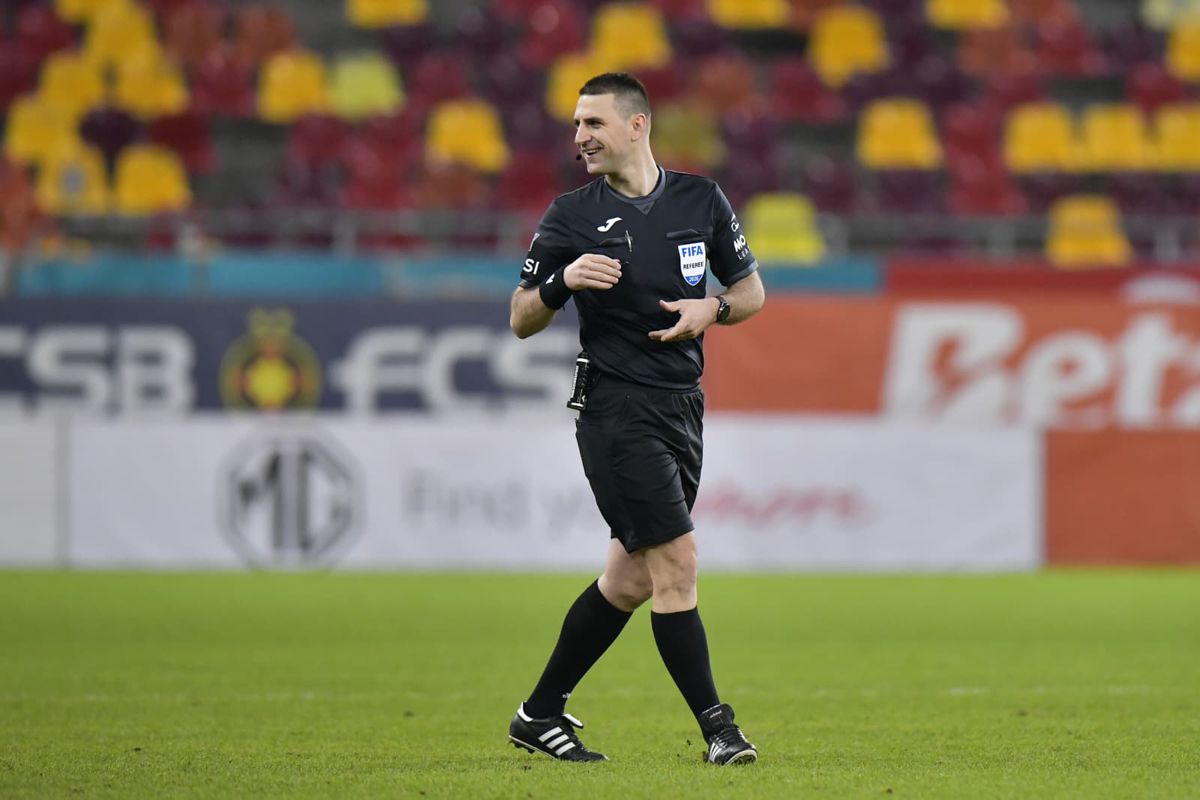 Ce s-a întâmplat pe gazon, imediat după FCSB - U Cluj » Tănase, chemat de urgență la galerie