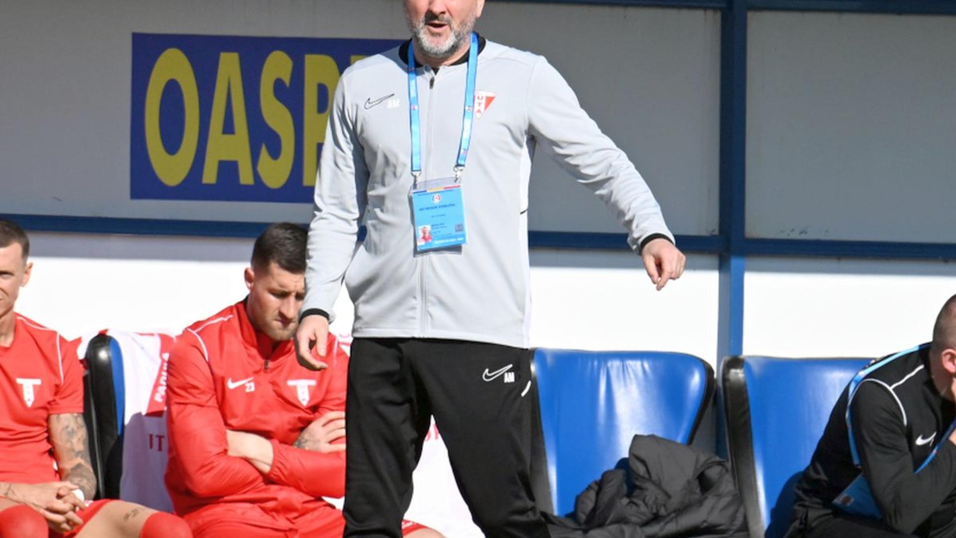 Gică Mihali și Adrian Mihalcea discutând despre viitorul antrenor Dinamo într-o conferință de presă oficială. | sursa foto: Gazeta Sporturilor