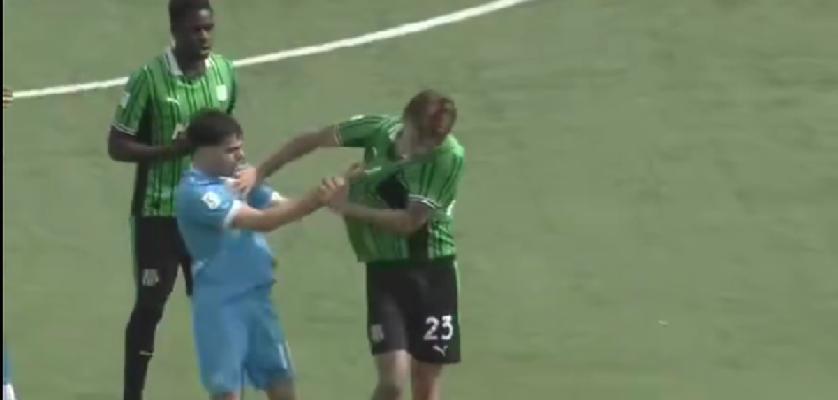 Ganea 2.0! Scene scandaloase cu internaționalul român » La 18 ani, i-a băgat mâinile în gât arbitrului! Clubul anunță măsuri severe