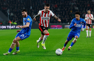 Dennis Man a fost pe teren 75 de minute în PSV - AZ Alkmaar: echipa sa a scos trei puncte pe final