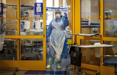 COVID-19. UMF „Carol Davila” ne dă 22 de ponturi pentru a ne feri de coronavirus: „Sub nicio formă nu faceți asta în exterior”