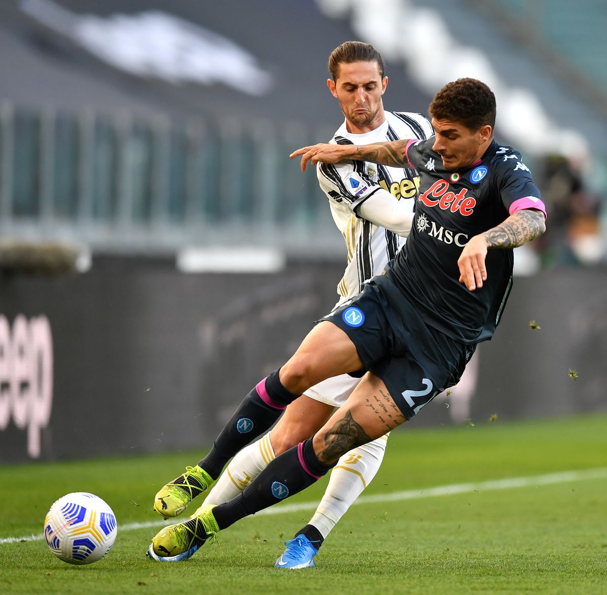 Juventus - Napoli 2-1 » Andrea Pirlo câștigă duelul cu Gennaro Gattuso și își salvează postul