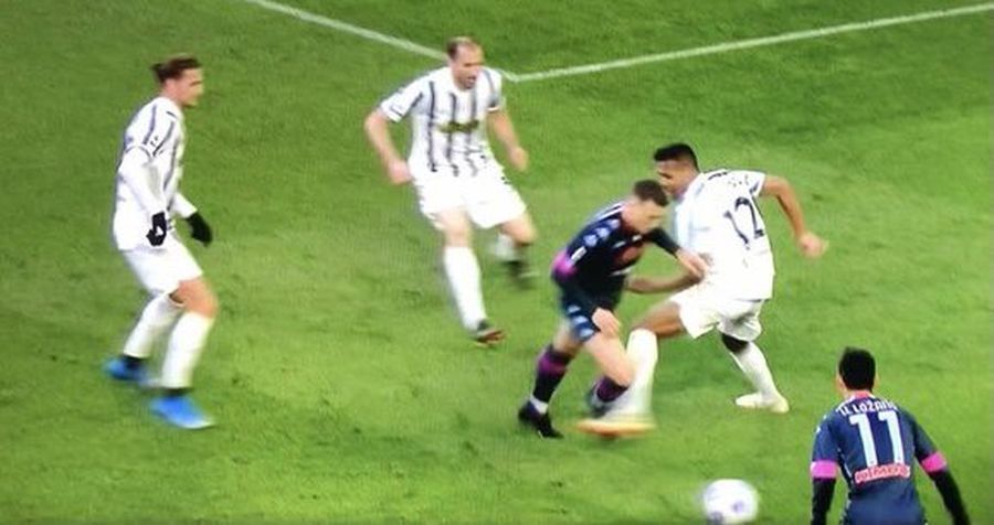 VAR, gafe uriașe în Juventus - Napoli » Nu a acordat două penalty-uri în prima repriză