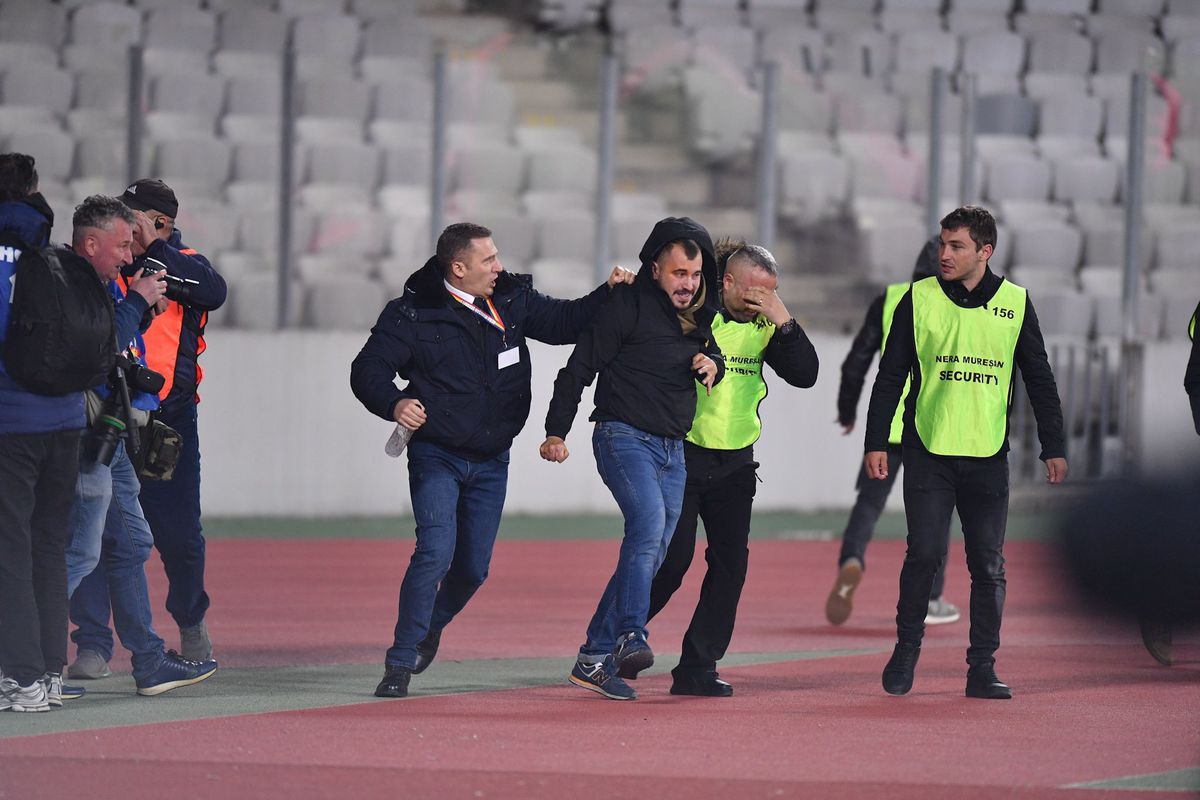 Daniel Oprița, nervos după înfrângerea împotriva clujenilor: „Mai bine pierzi un joc așa cum l-am pierdut noi, decât să-l câștig ca ei” + acuze la adresa arbitrului