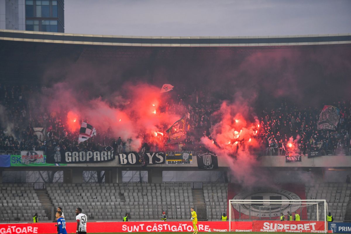 Imagini violente de la U Cluj - Steaua: un suporter, făcut KO de croșeul unui jandarm » Comunicatul forțelor de ordine