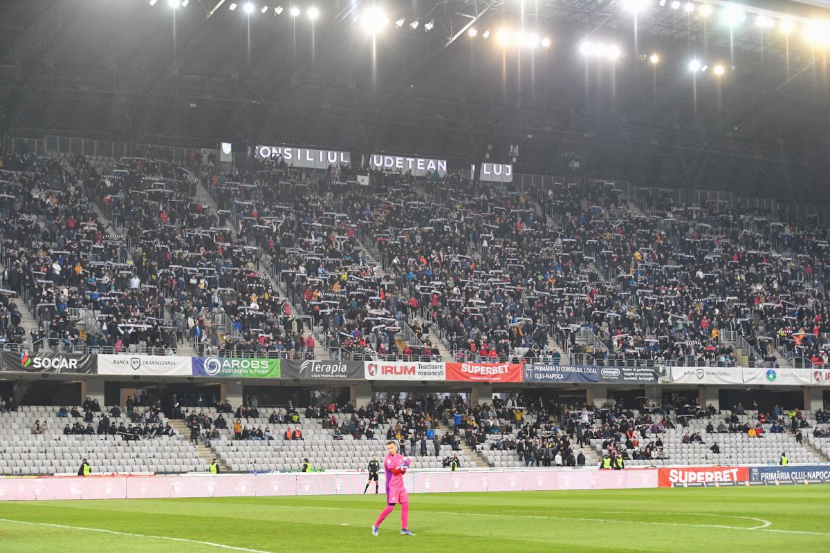 Scandal la U Cluj - CSA Steaua! Un ultras, scos din stadion » Ce s-a întâmplat