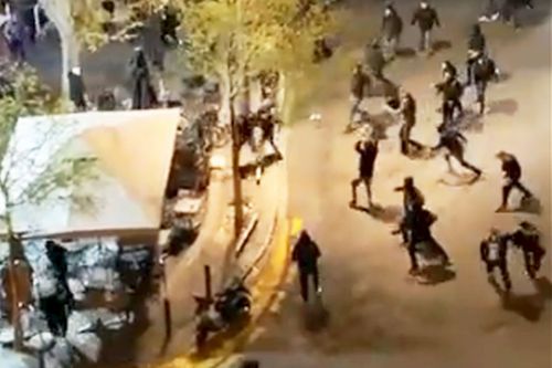 Ultrașii lui PAOK și Marseille s-au duelat pe străzile din orașul francez // foto: captură Twitter
