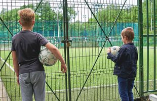 De ce costă să faci sport în România? » CCR a decis. Copiii nu au voie, în afara programului, pe terenurile de sport din incinta școlilor