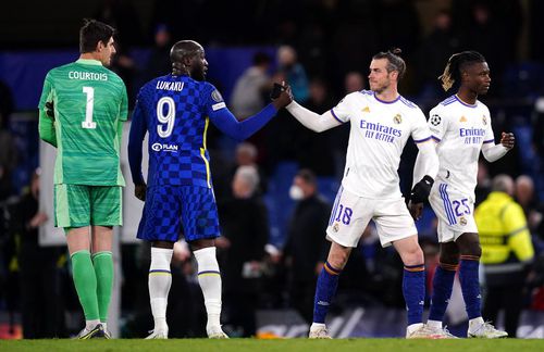 Romelu Lukaku dă mâna cu Bale la finalul meciului Chelsea - Real Madrid 1-3 din Liga Campionilor // FOTO: Imago