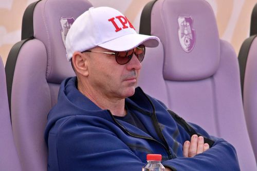 Jean Vădoiu, fostul manager sportiv de la FC Argeș, crede că echipa din „Trivale” a ajuns la un pas de retrogradare din cauza lui Marius Croitoru, fostul antrenor al echipei.