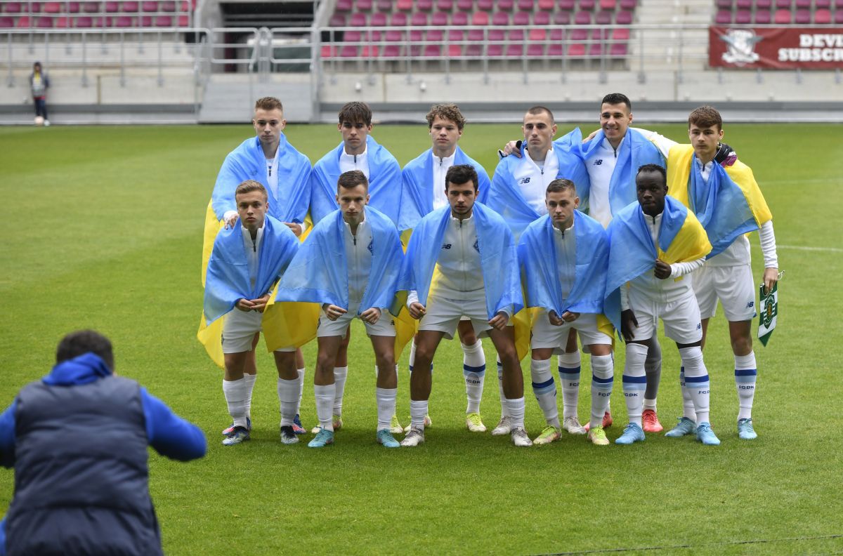 Discurs FRONTAL pe Giulești al antrenorului ucrainean: „Fasciști, neoameni, au ca scop exterminarea nației ucrainene. E genocid. Violează femei și copii”