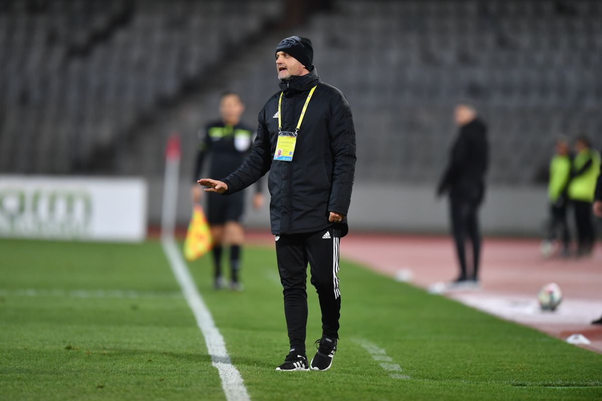 Imagini violente de la U Cluj - Steaua: un suporter, făcut KO de croșeul unui jandarm » Comunicatul forțelor de ordine