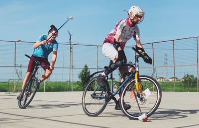 Ce este „Bike polo”, sportul inedit cu „mingea la rece” și o notorietate în creștere în România » Regulile, explicate azi la GSP Live