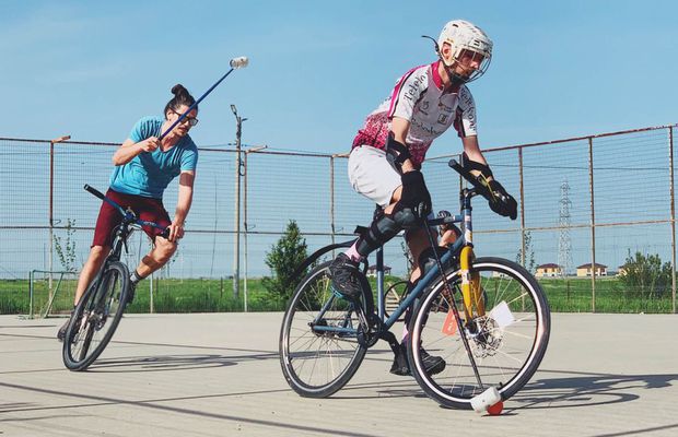 Ce este „Bike polo”, sportul inedit cu „mingea la rece” și o notorietate în creștere în România » Regulile, explicate azi la GSP Live