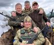 Igor Belanov, în stânga, pe front în războiul din Ucraina