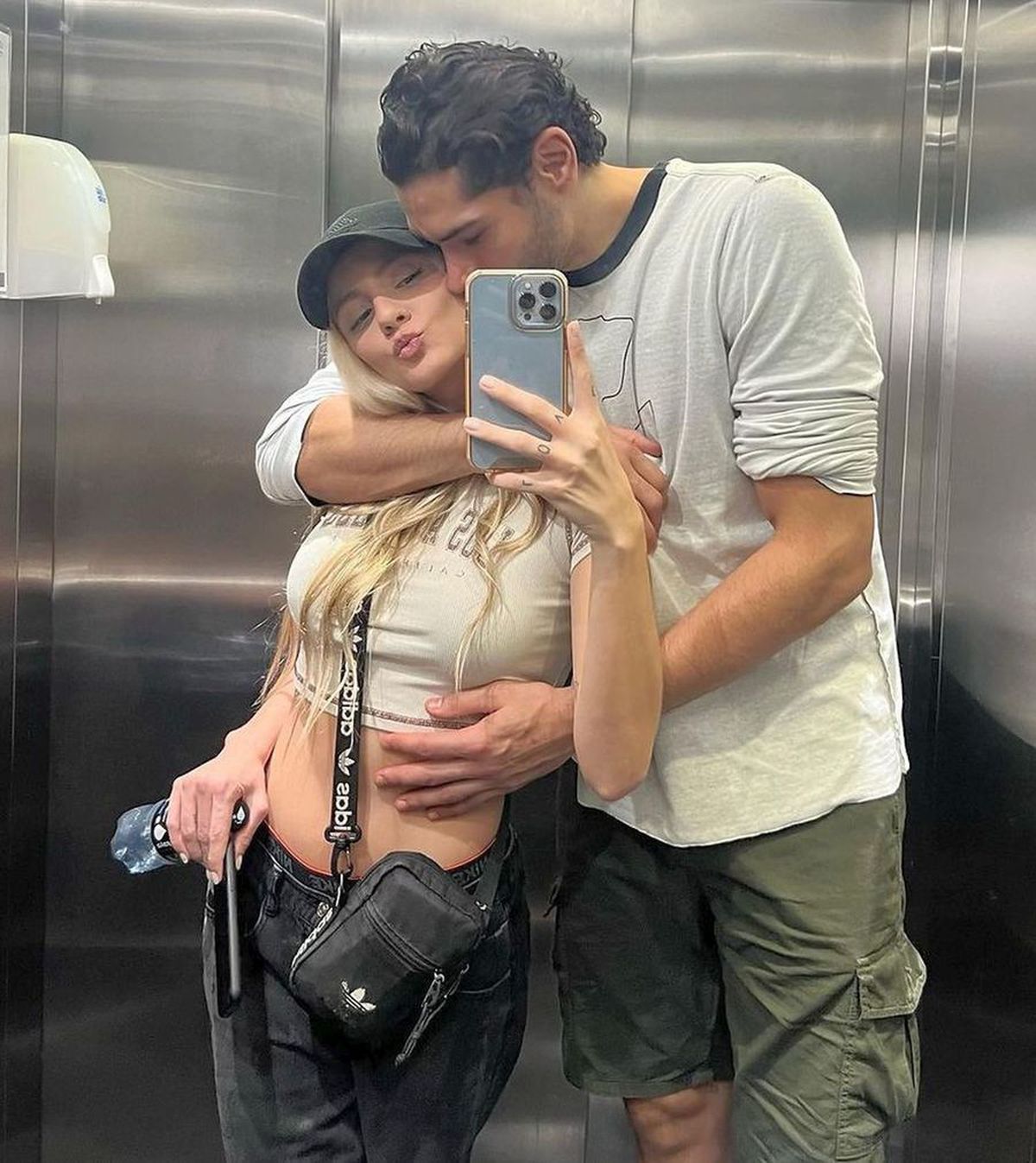 Iubita unui baschetbalist care evoluează în România, imagini hot din vacanță!