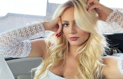 Iubita unui baschetbalist care evoluează în România, imagini hot din vacanță!