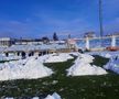 Se lucrează de zor la deszăpezirea stadionului echipei din play-out: „30 de deținuți sunt aici de la primele ore”