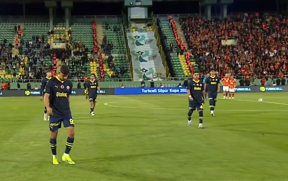 Ce sancțiuni a primit Fenerbahce, după ce duminică s-a retras de pe teren în minutul 1 al Supercupei
