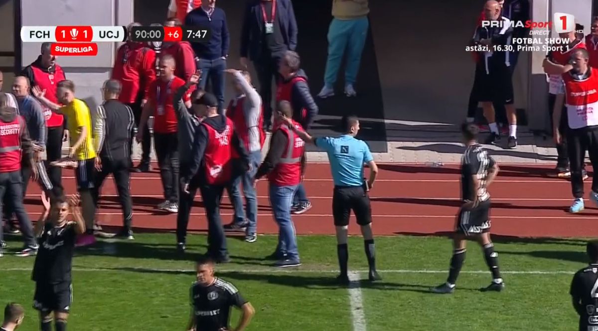 U Cluj smulge un punct la ultima fază pe terenul lui Hermannstadt după un gol de senzație! A plouat cu „roșii” la final, după o BĂTAIE generală » Cum arată clasamentul ACUM în play-out