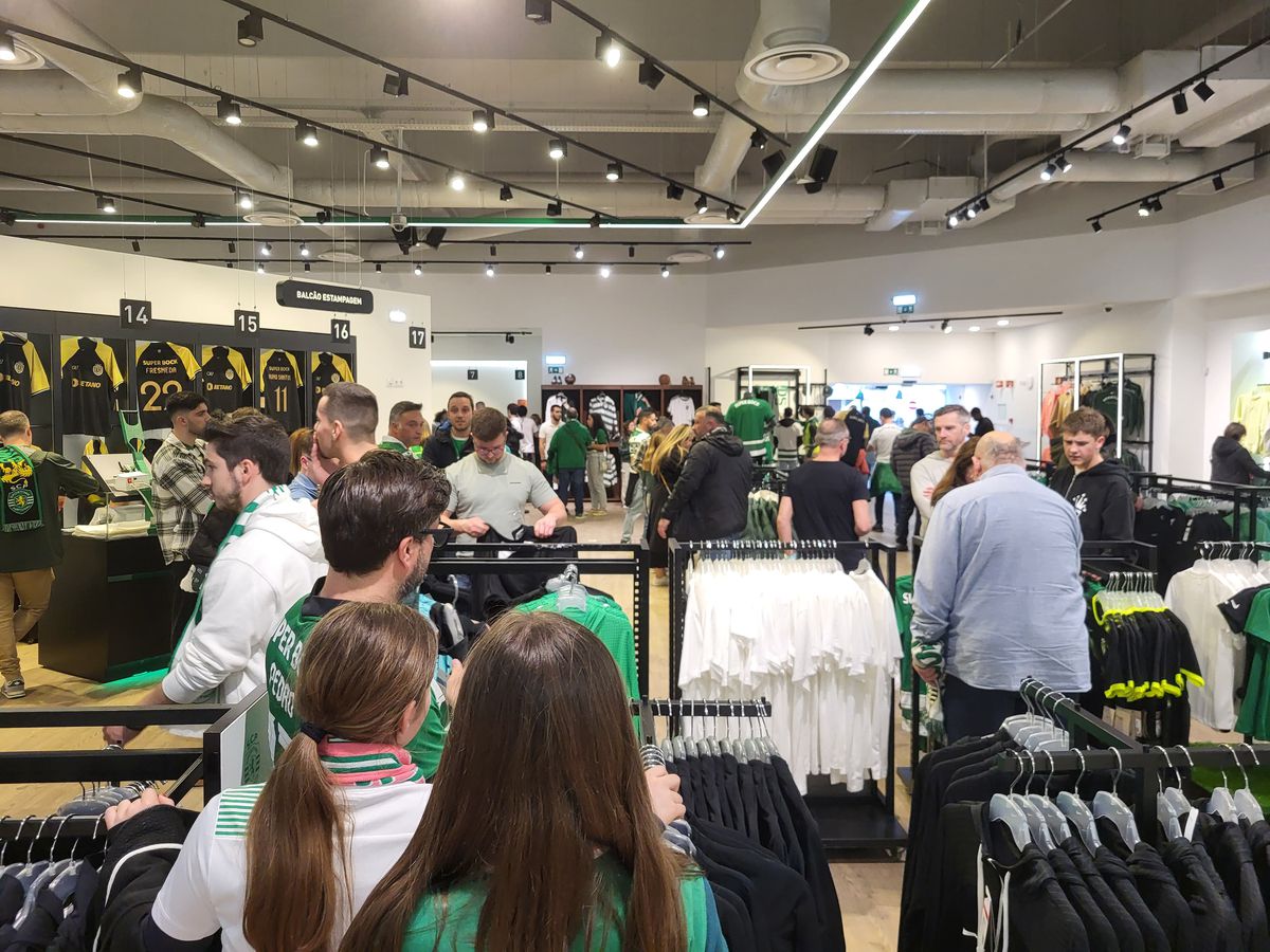 Gazeta a asistat la Sporting - Benfica, derby-ul de titlu din Portugalia »  Cum arată Lisabona într-o zi de derby: baruri pline și zero incidente