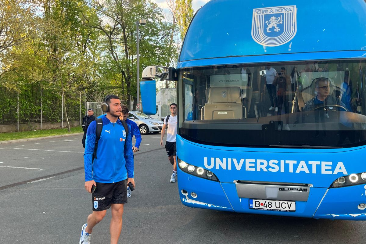 FCSB - Universitatea Craiova: echipele au ajuns la stadion