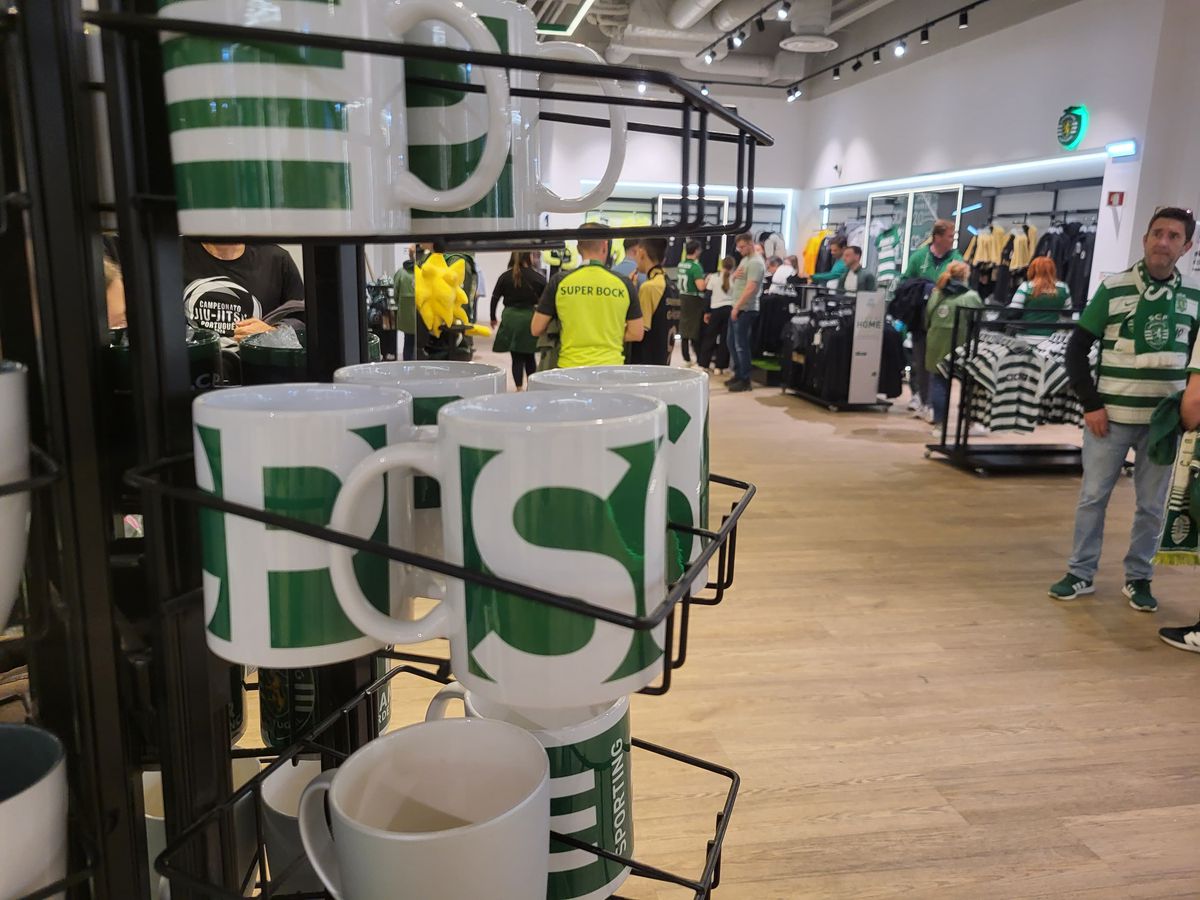 Gazeta a asistat la Sporting - Benfica, derby-ul de titlu din Portugalia »  Cum arată Lisabona într-o zi de derby: baruri pline și zero incidente