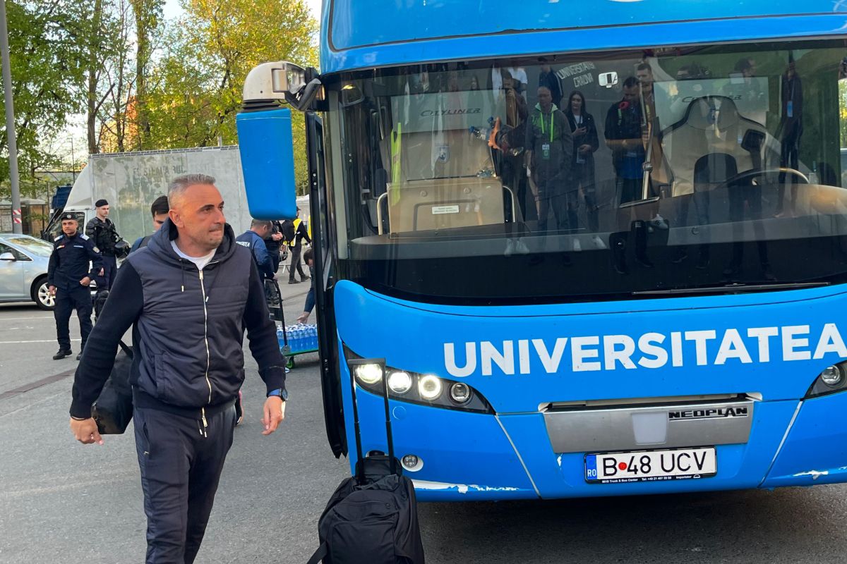 FCSB - Universitatea Craiova: echipele au ajuns la stadion