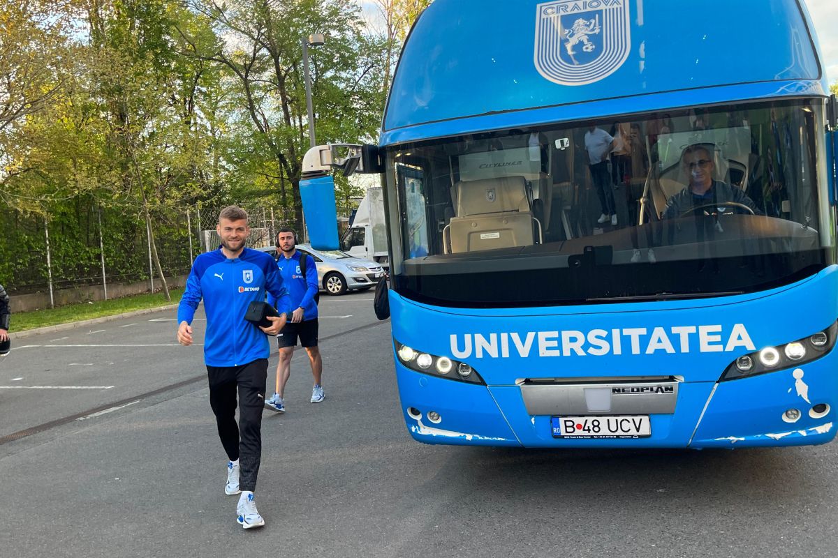 FCSB - Universitatea Craiova: echipele au ajuns la stadion