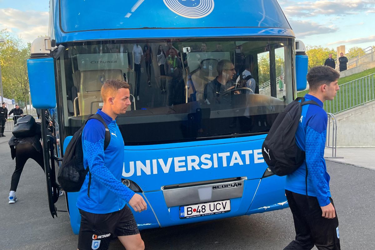 FCSB - Universitatea Craiova: echipele au ajuns la stadion