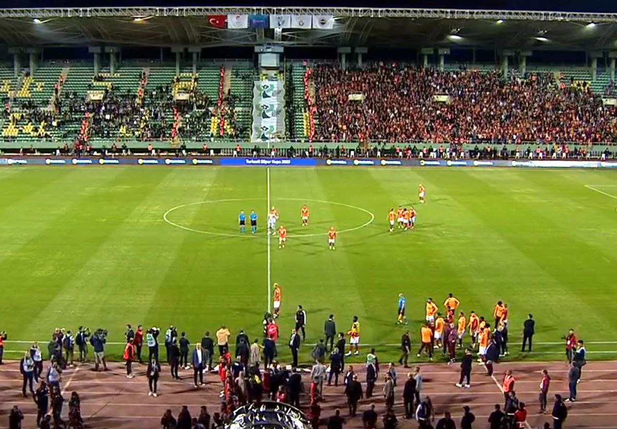 Galatasaray - Fenerbahce, în Supercupa Turciei, a durat doar 50 de secunde