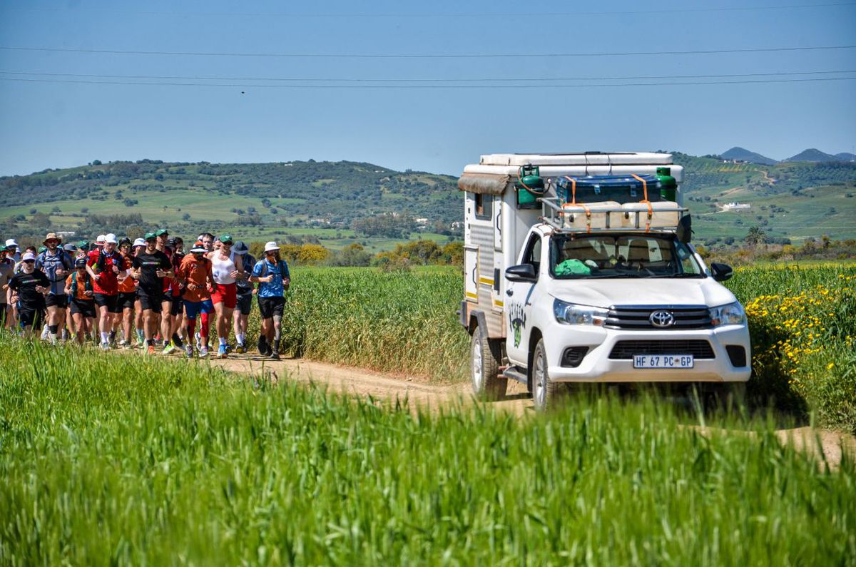 16.250 de kilometri, 385 de maratoane » Un britanic a traversat Africa de la sud la nord în alergare, în 351 de zile