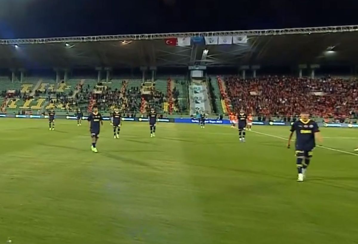 Scene șocante în Turcia: Galatasaray - Fenerbahce a durat doar 50 de secunde! Icardi a înscris și a rămas singur pe teren