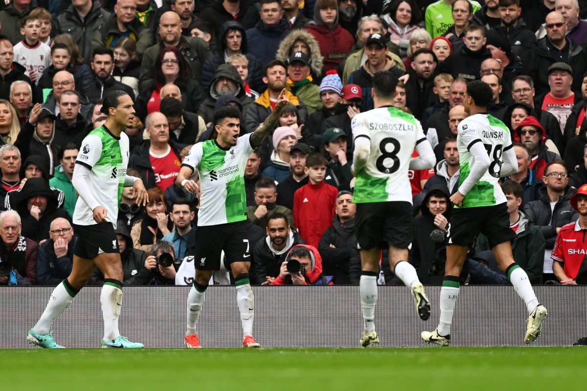 Manchester United - Liverpool 2-2 » Regal fotbalistic în clasicul fotbalului englez. „Cormoranii” pierd prima poziție, avantaj Arsenal!