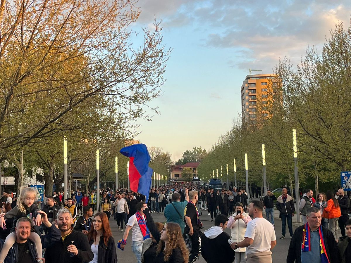 Agitație la stadion, în fan zone, înainte de FCSB - CSU Craiova