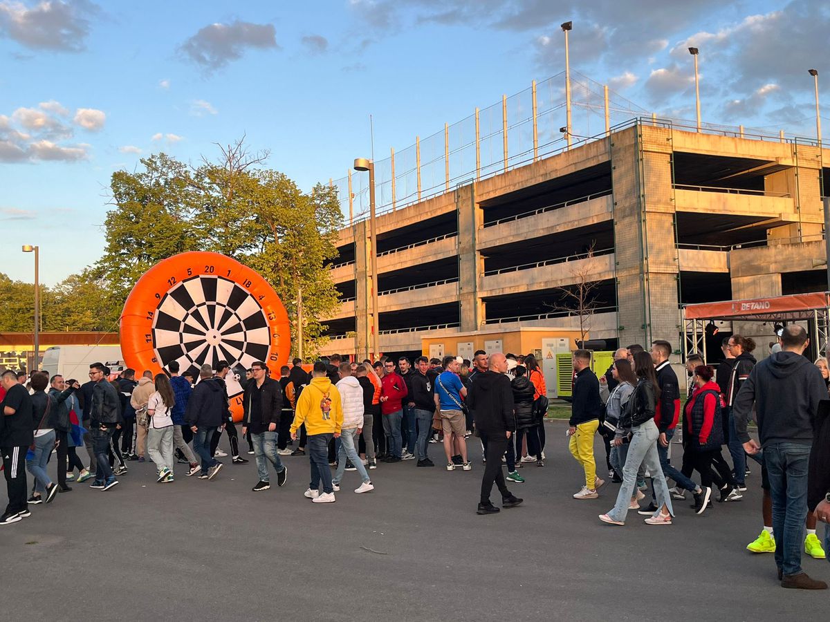 Agitație la stadion, în fan zone, înainte de FCSB - CSU Craiova