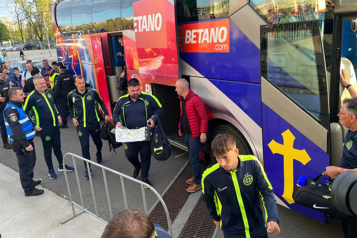 FCSB - Universitatea Craiova: echipele au ajuns la stadion