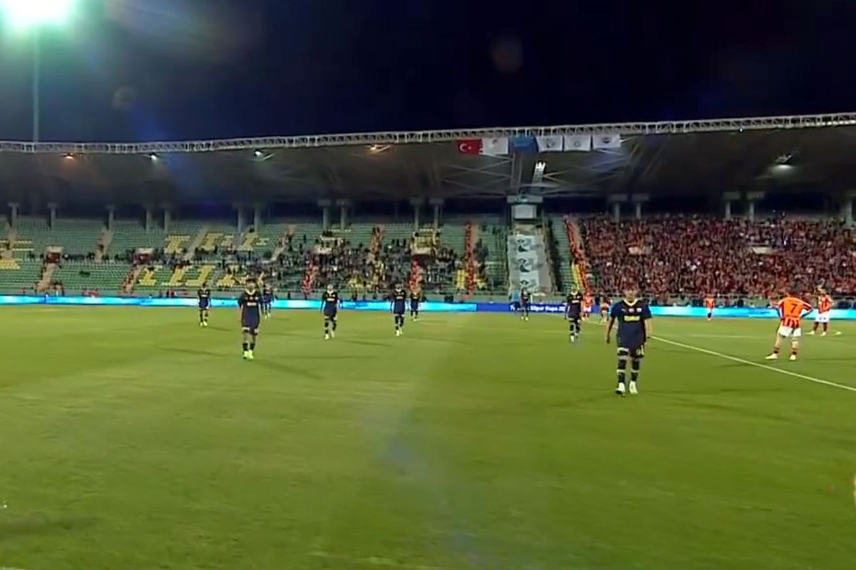 Scene șocante în Turcia: Galatasaray - Fenerbahce a durat doar 50 de secunde! Icardi a înscris și a rămas singur pe teren