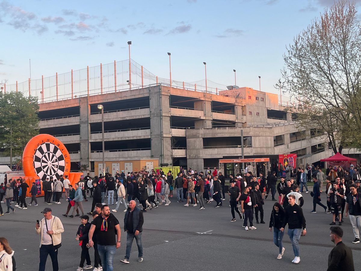 Agitație la stadion, în fan zone, înainte de FCSB - CSU Craiova