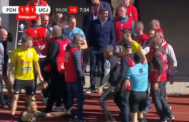 Filmul scandalului de la Hermannstadt - U Cluj: „S-au umflat mușchii pe el. Să-și lucreze și creierul la sală!” » Ce a declanșat încăierarea generală