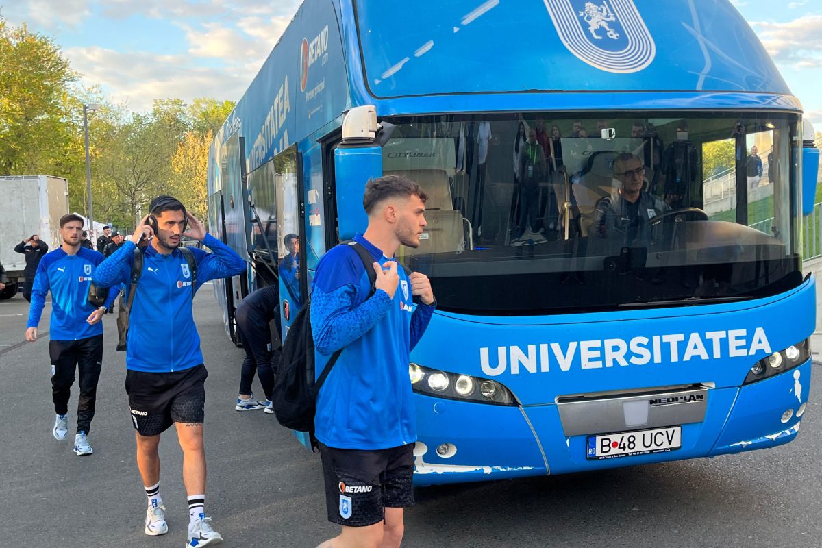 FCSB - Universitatea Craiova: echipele au ajuns la stadion